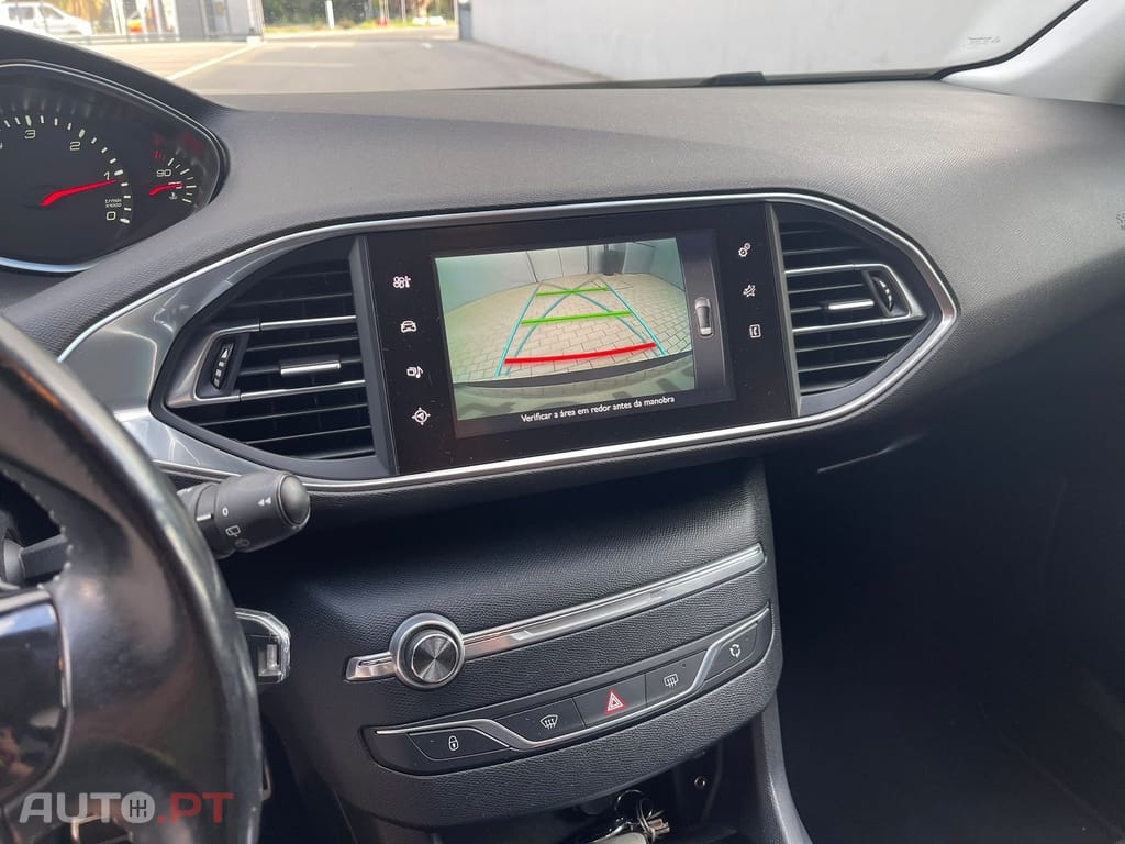 Peugeot 308 1.6 BlueHDi Style J17