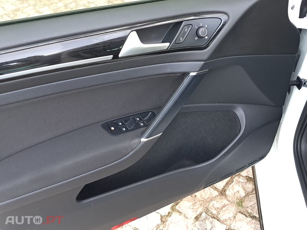 Volkswagen Golf 1.5 eTSI R-Line DSG
