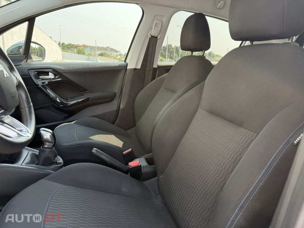 Peugeot 208 1.2 PureTech Signature