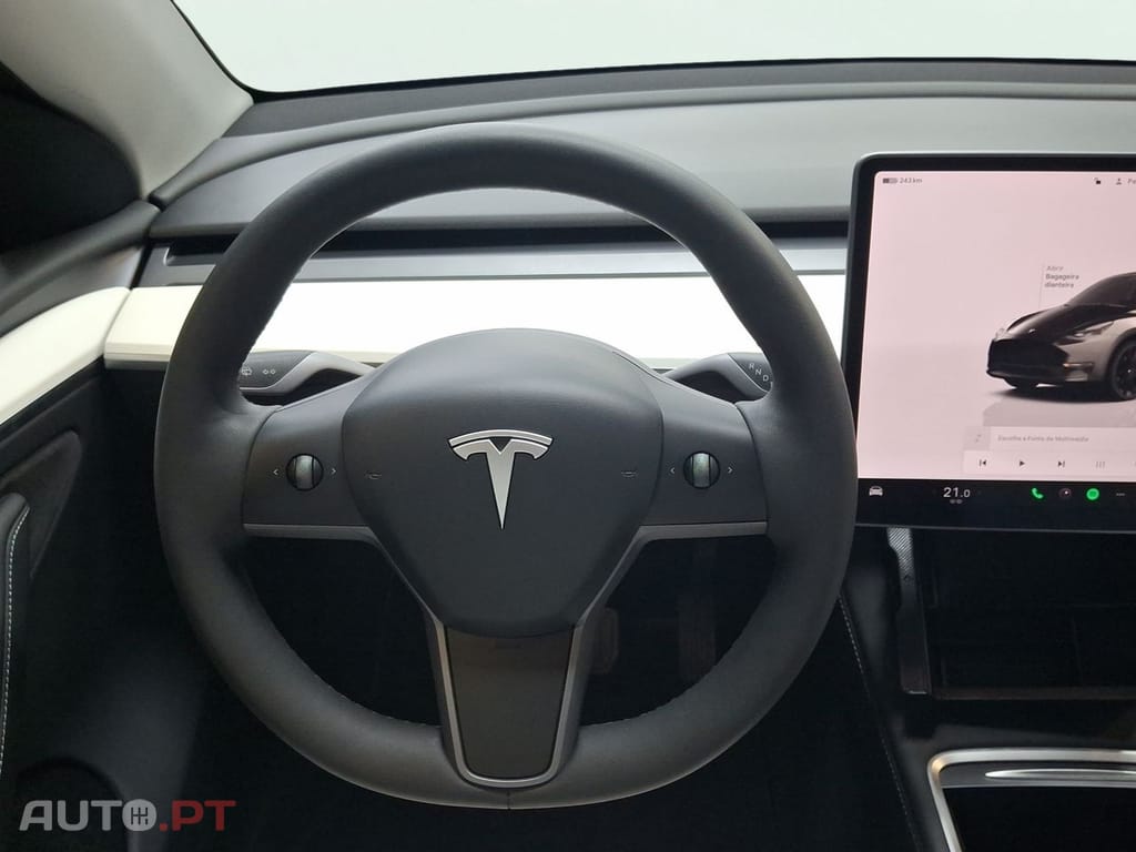 Tesla Model Y Long-Range RWD