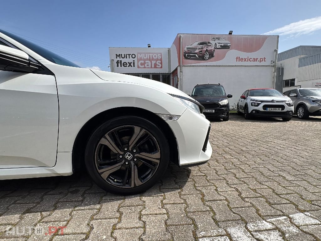Honda Civic 1.0 i-VTEC Elegance CVT Navi
