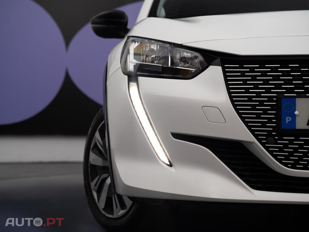 Peugeot E-208 50 kWh Active