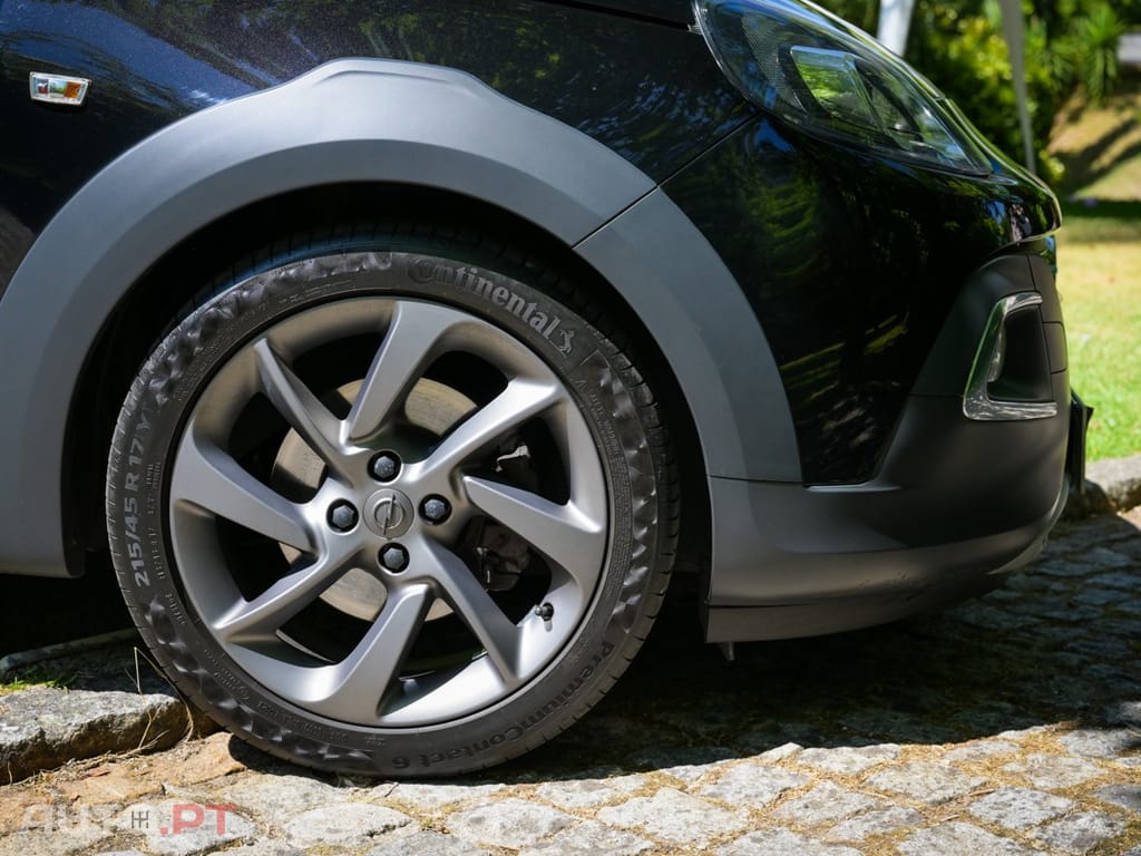 Opel Adam 1.0 T Rocks