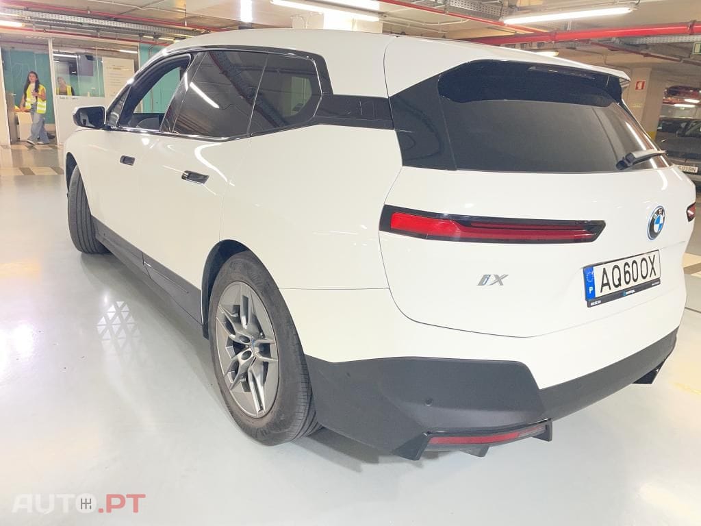 BMW iX xDrive 40