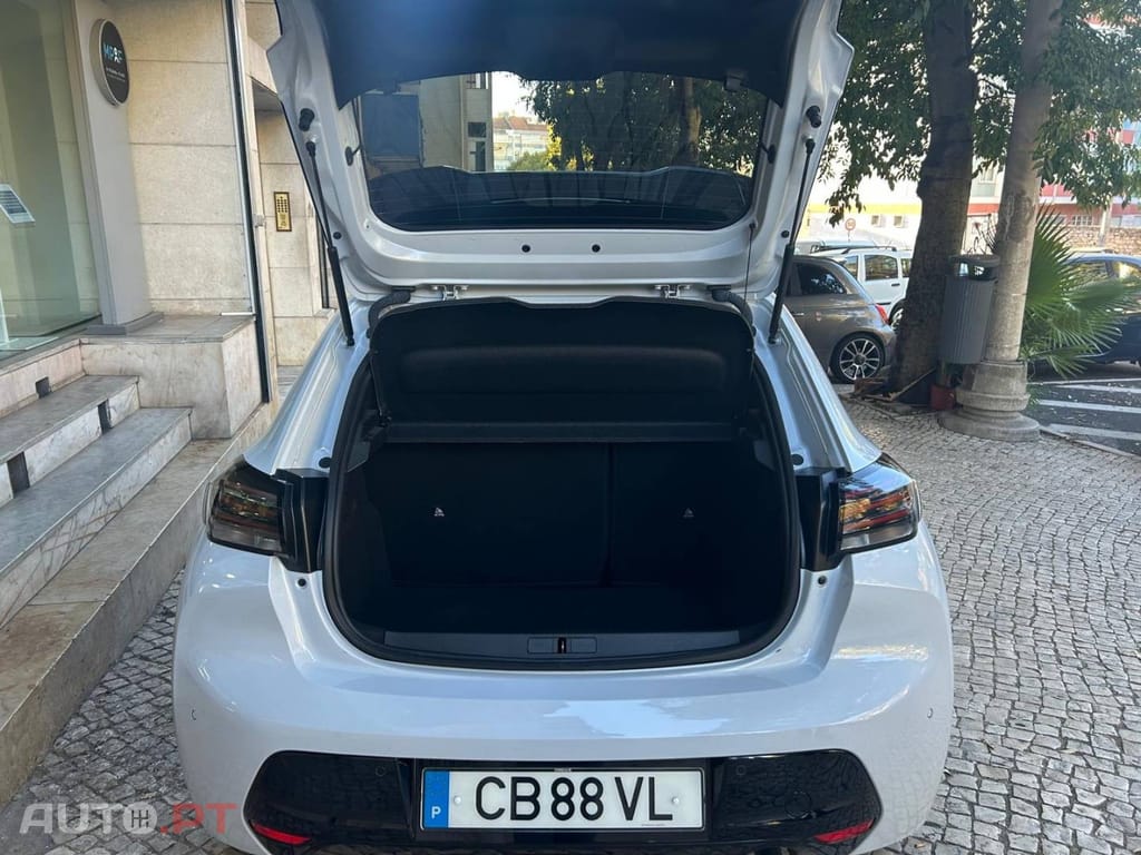 Peugeot 208 1.2 Hybrid Allure e-DCS6