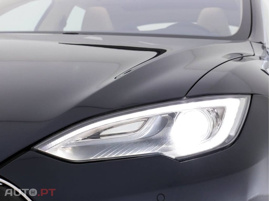 Tesla Model S 85