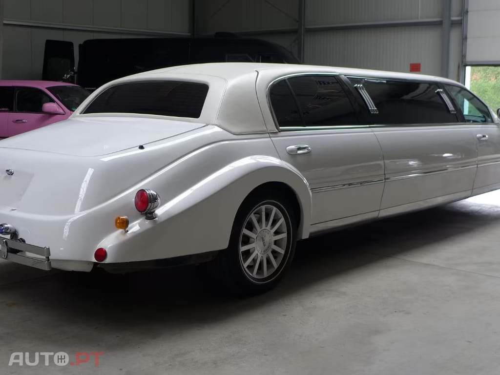 Lincoln Town Car Excalibur