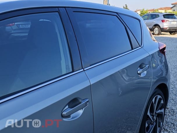 Toyota Auris 1.4 D-4D Exclusive