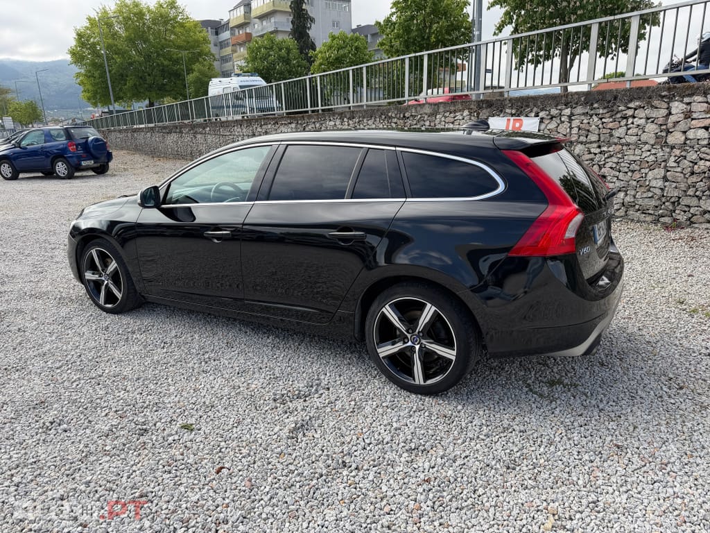 Volvo V60 2.0 D3 R-Design