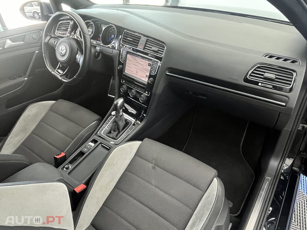 Volkswagen Golf 2.0 TSI R DSG