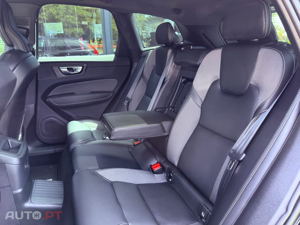 Volvo XC60 2.0 T6 PHEV Black Edition AWD