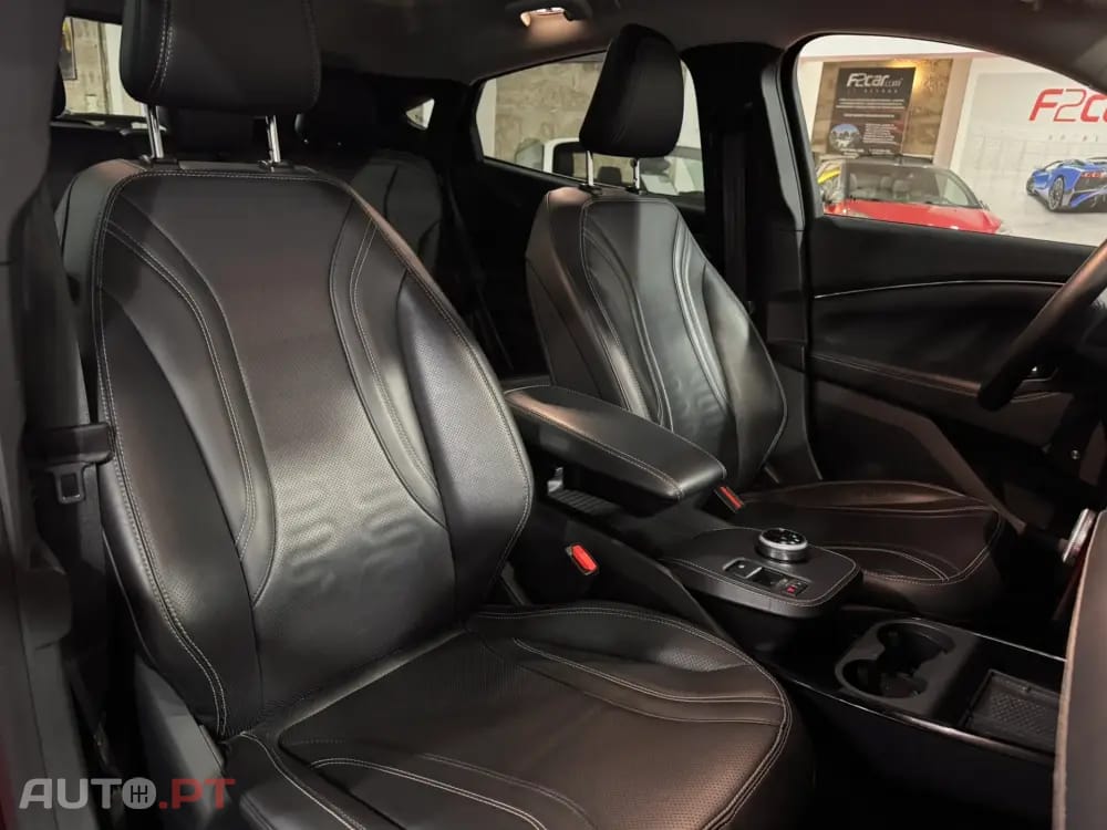 Ford Mustang Mach-E Alargada