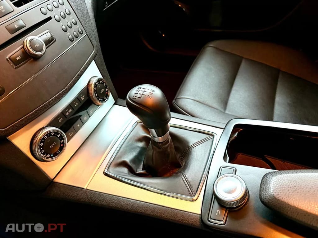 Mercedes-Benz C 220 d Avantgarde — fotografia 16