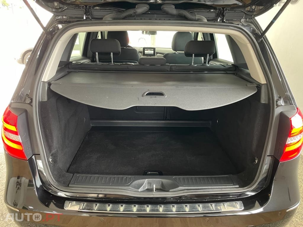 Mercedes-Benz B 180 CDi BlueEfficiency Edition — fotografia 27