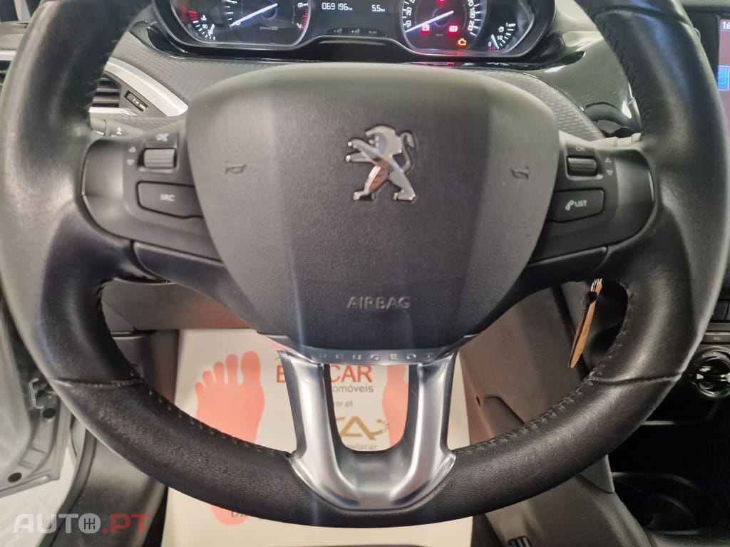 Peugeot 208 1.2 STYLE