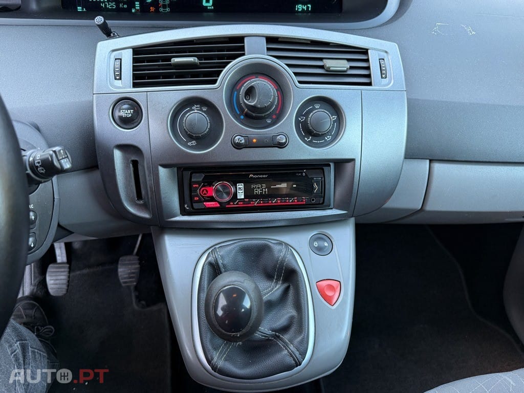 Renault Scénic 1.5 dCi Confort — fotografia 10