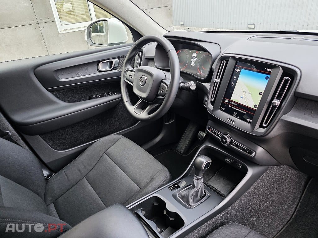 Volvo XC40 1.5 T3 Momentum Tech Edition