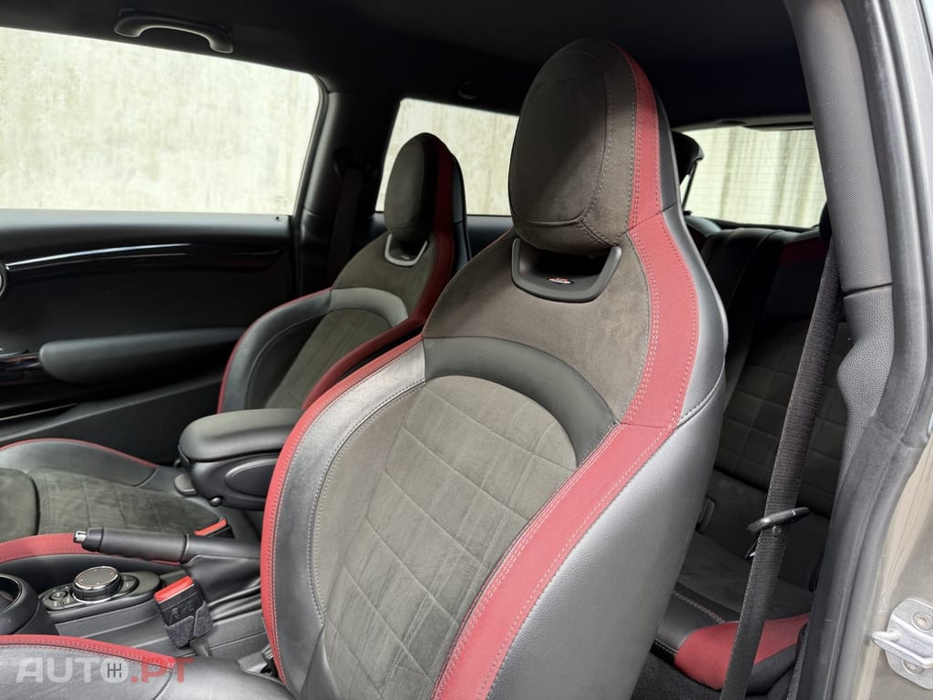 MINI Cooper John Cooper Works Auto Desportiva