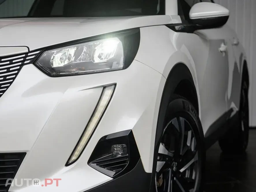 Peugeot E-2008 50 kWh Allure Pack