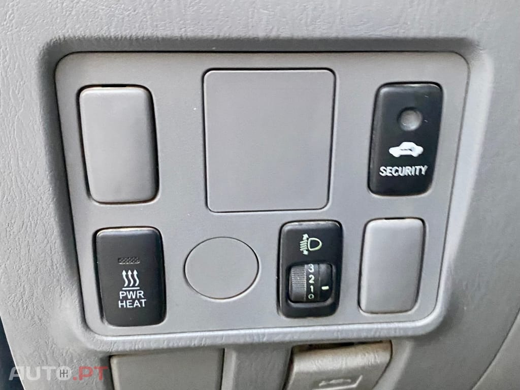 Toyota Hilux 2.5 D-4D 2WD CE PM+AC