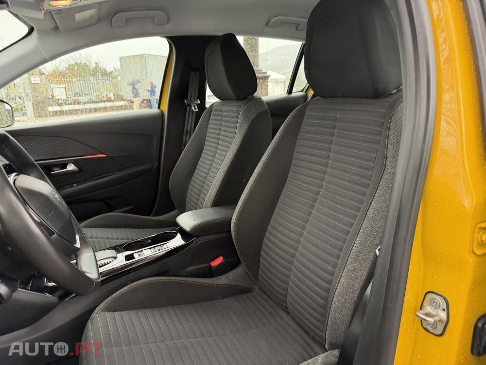 Peugeot E-208 50 kWh Allure Pack