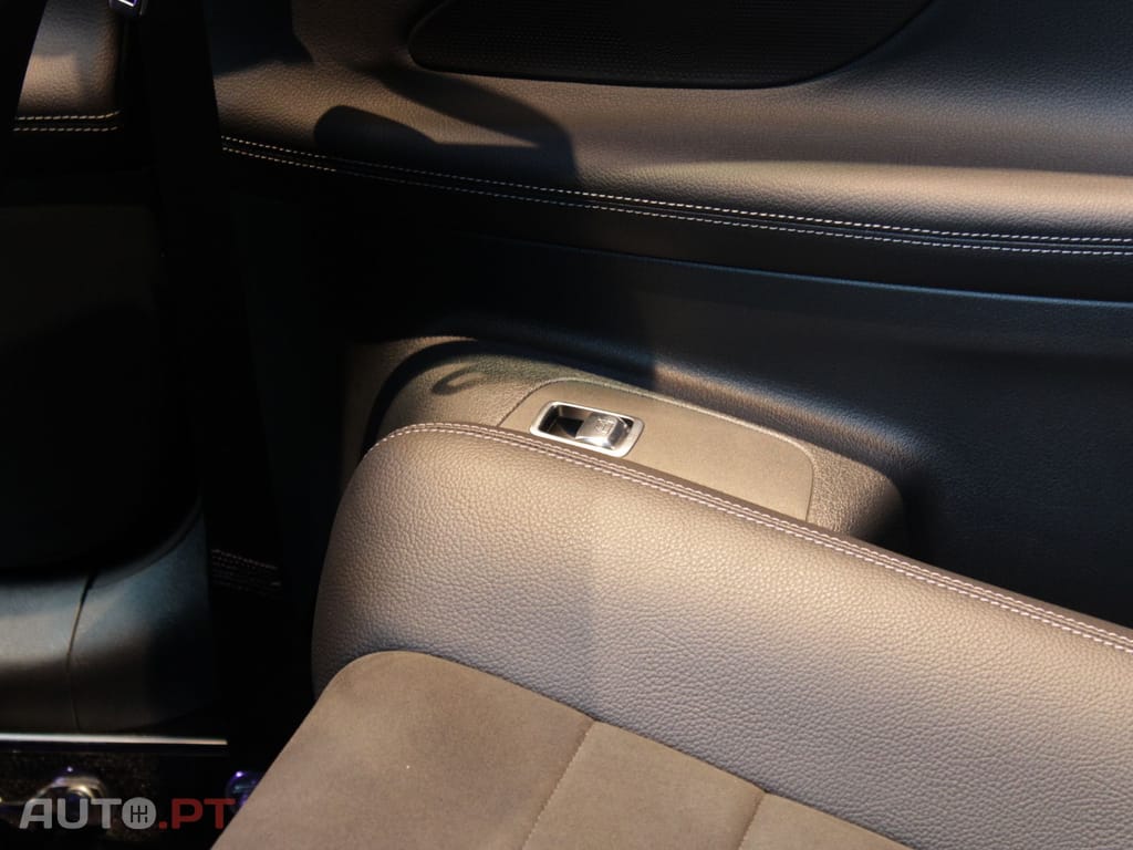 Mercedes-Benz E 220 AMG LINE