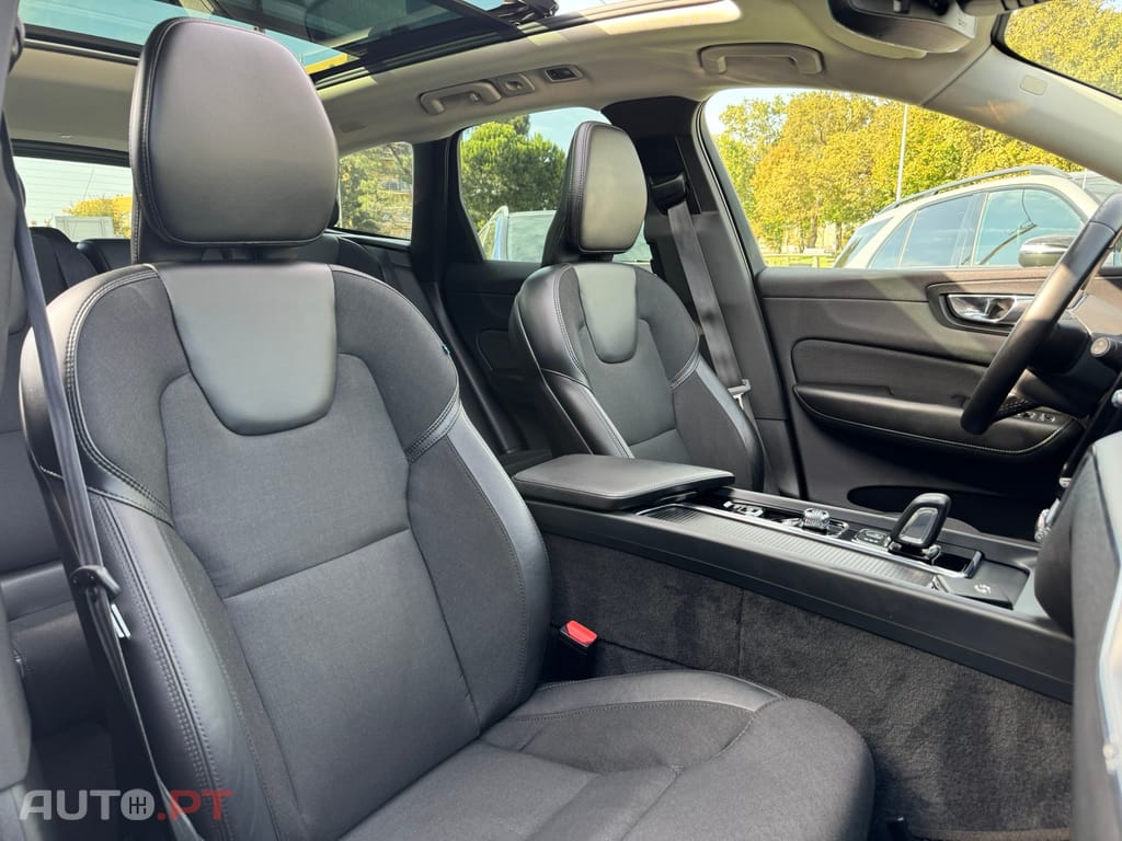 Volvo XC60 2.0 T8 PHEV Momentum Plus AWD