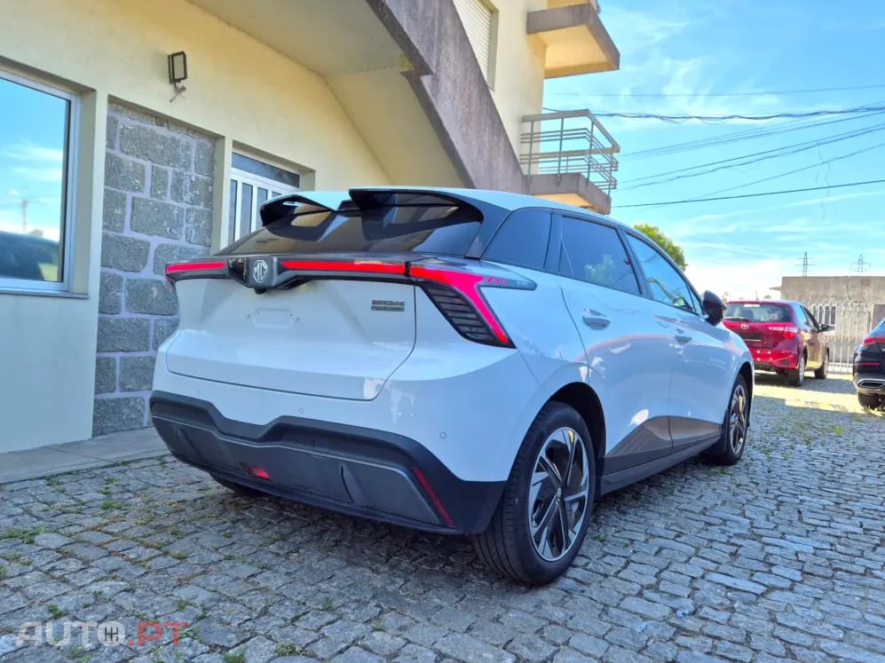MG MG4 64 kWh Luxury