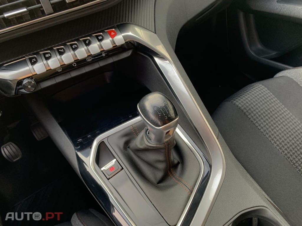 Peugeot 3008 1.5 BlueHDi Active