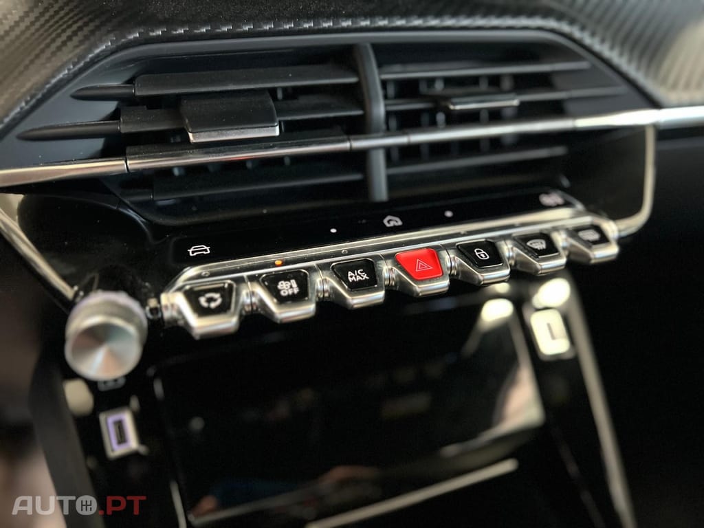 Peugeot E-2008 50 kWh Allure