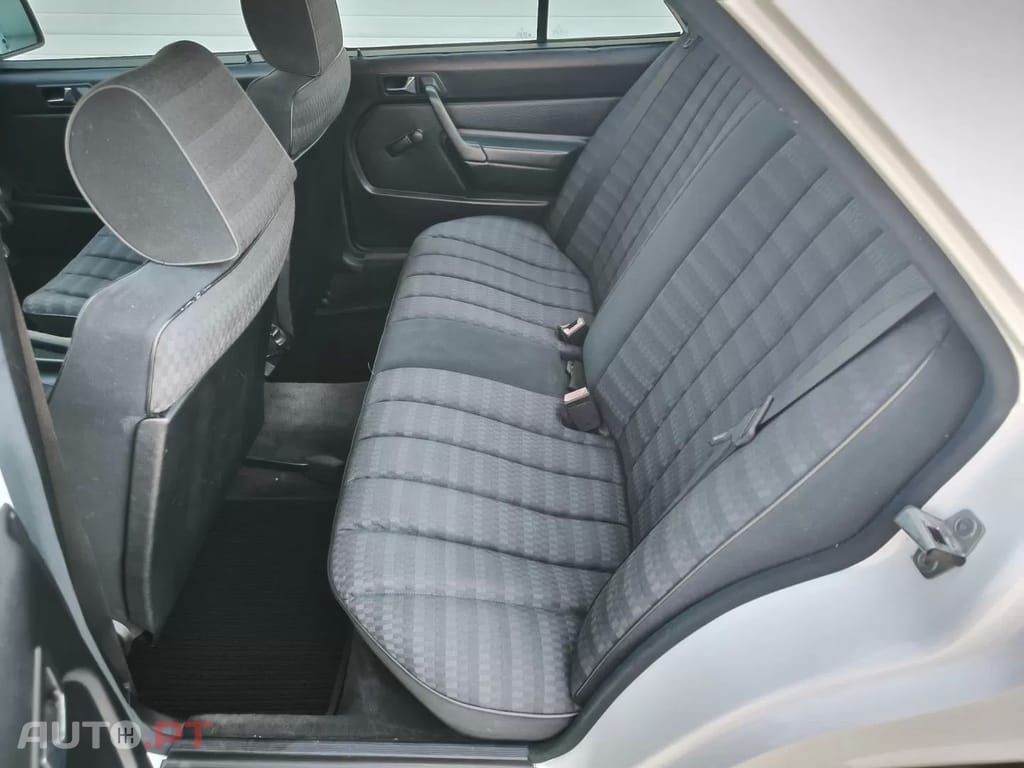 Mercedes-Benz 190 190 E 1.8