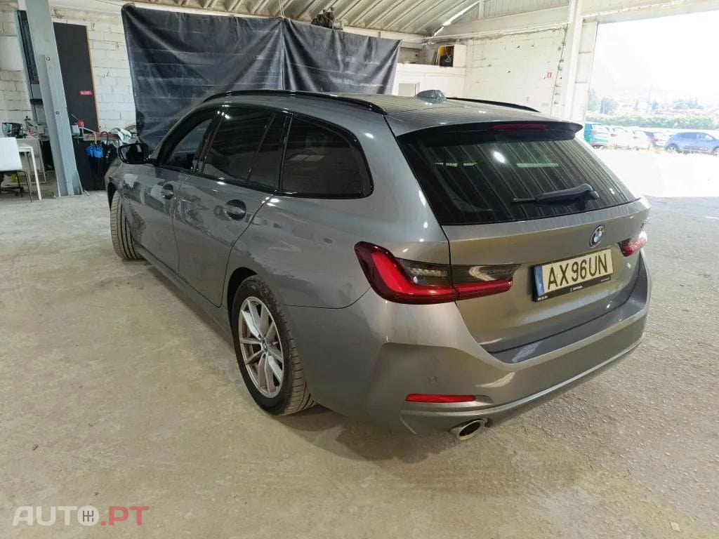 BMW 330 e Touring Auto