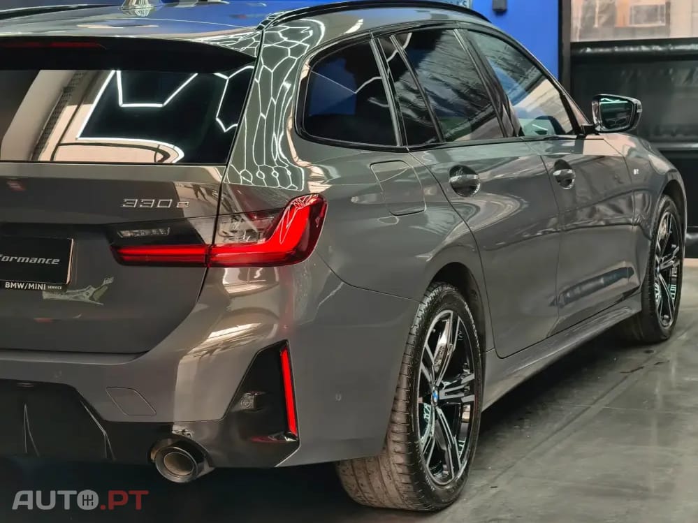 BMW 330 e Pack Desportivo M Pro Auto