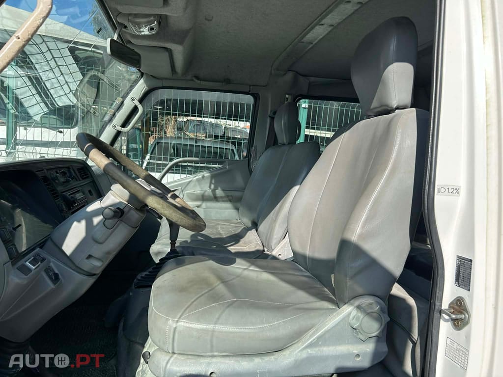 Mitsubishi Canter FE649 3.9 DI-D 7 Lugares