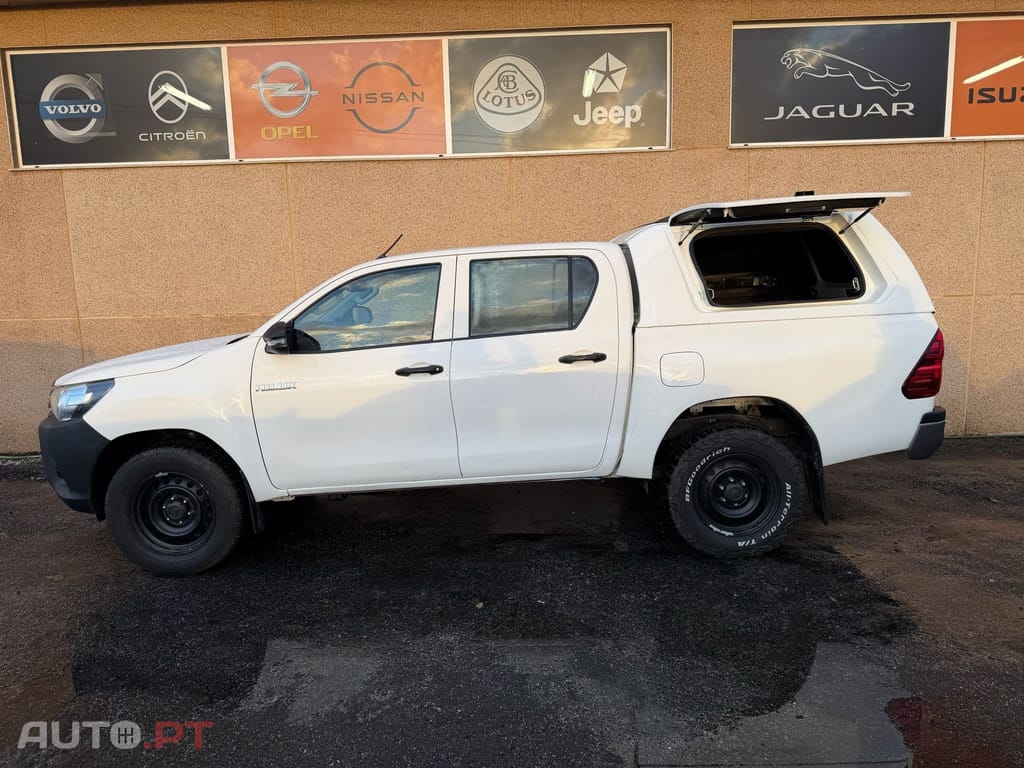 Toyota Hilux 2.4 D-4D 4WD CD Premium Edition