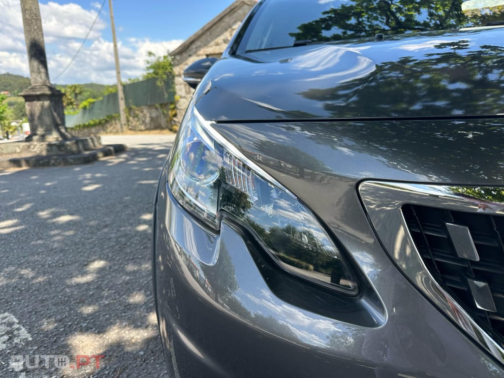Peugeot 2008 1.2 PureTech Allure EAT6