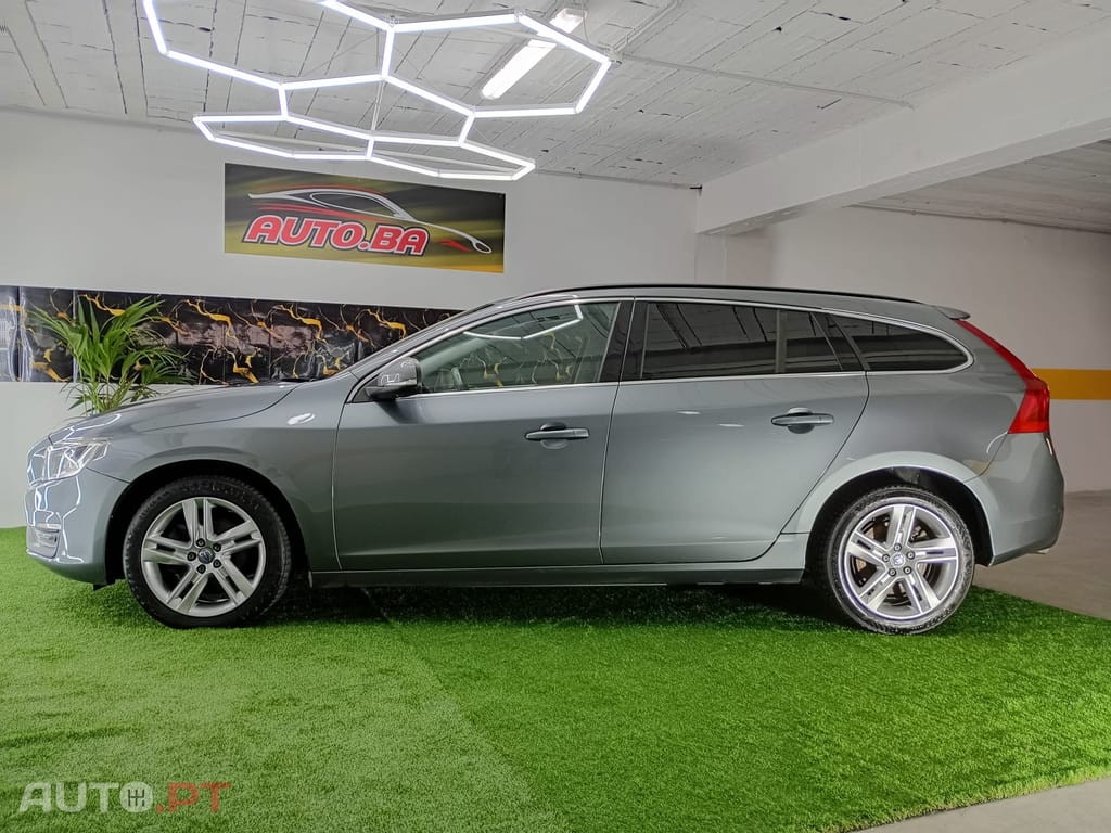 Volvo V60 2.0 D2 R-Design Momentum