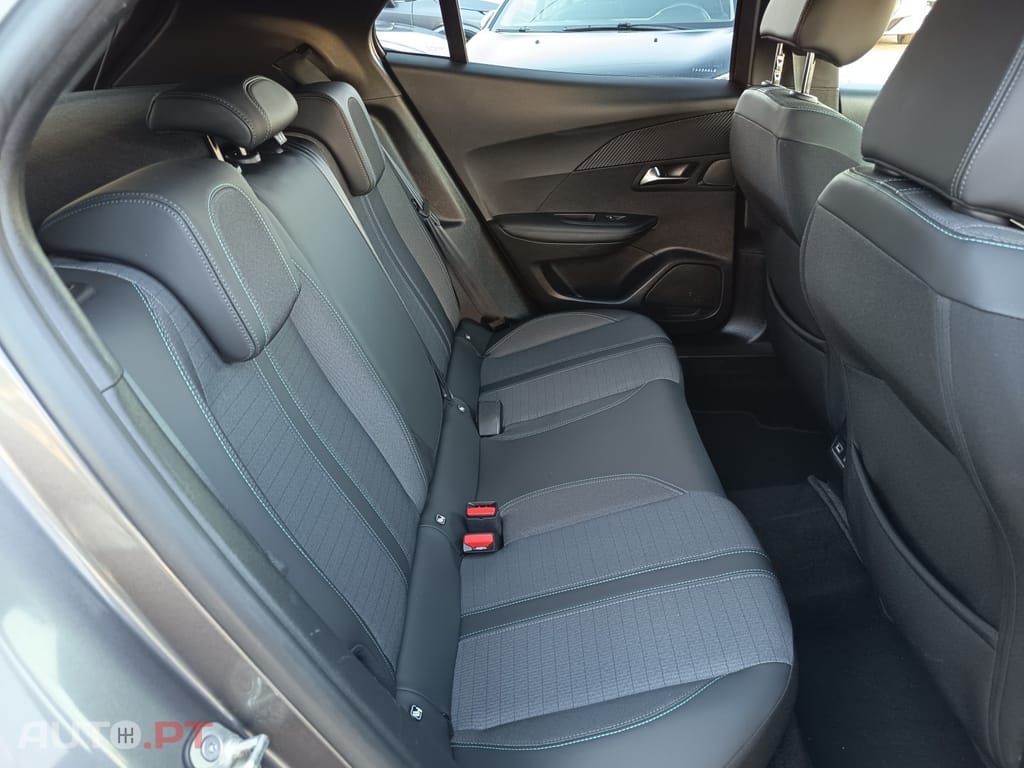 Peugeot 2008 1.2 PureTech Allure EAT8