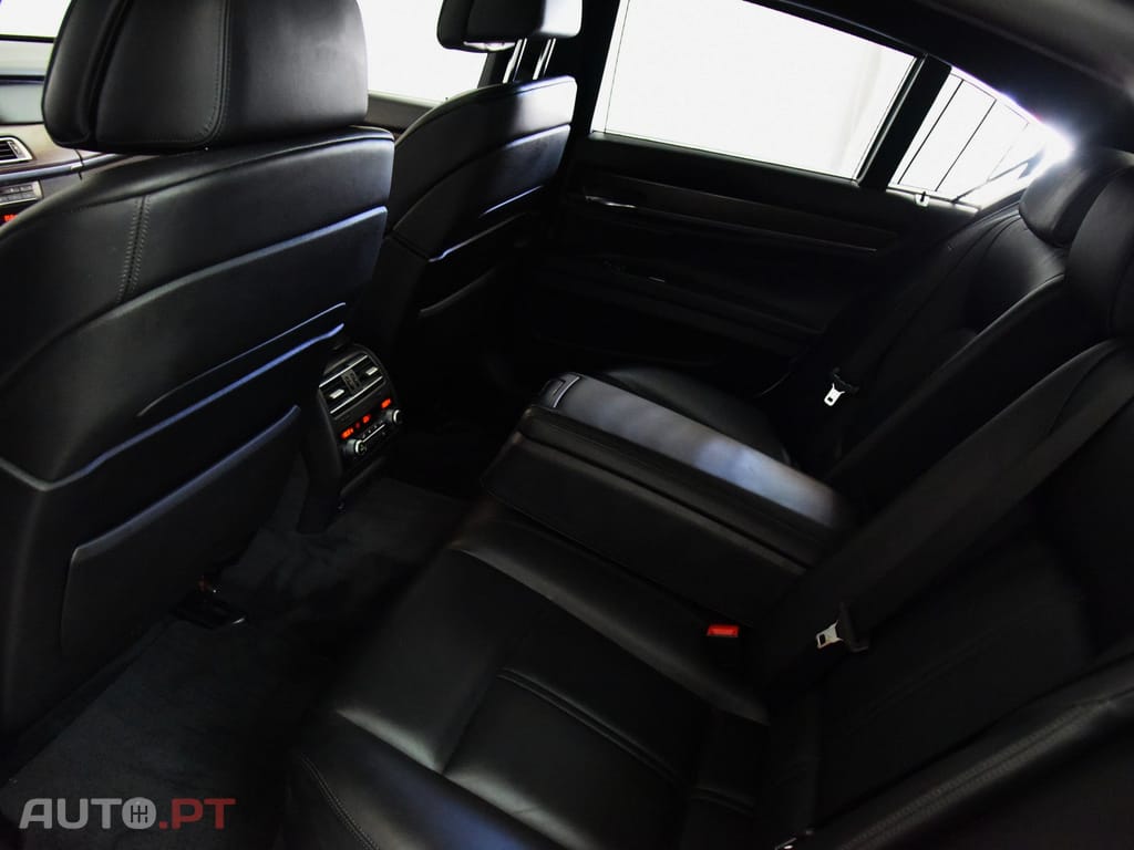 BMW ActiveHybrid 7 V8 HYBRID
