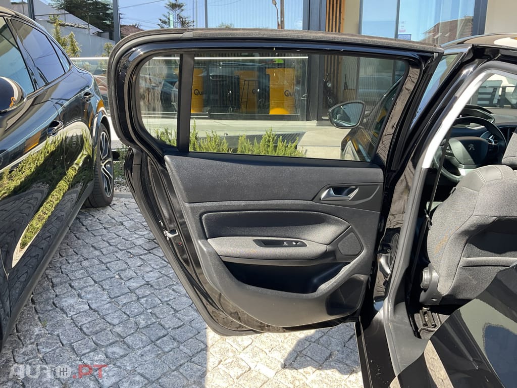 Peugeot 308 1.2 PureTech Allure EAT8