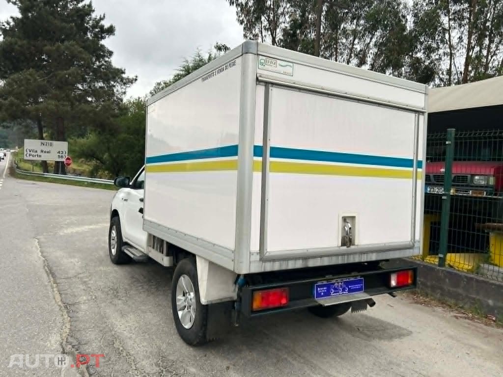 Toyota Hilux 2.4D-4D 150cv 4x2