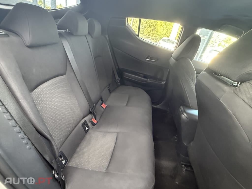 Toyota C-HR 1.8 Hybrid Square Collection