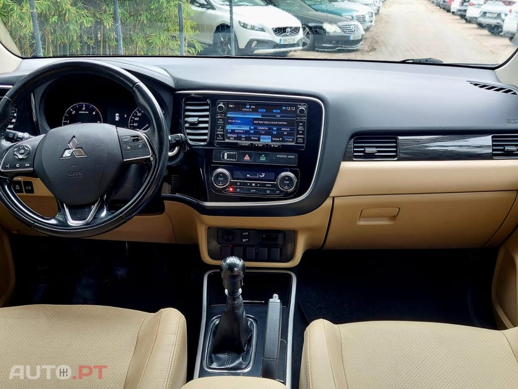 Mitsubishi Outlander 2.2 DI-D Instyle Navi
