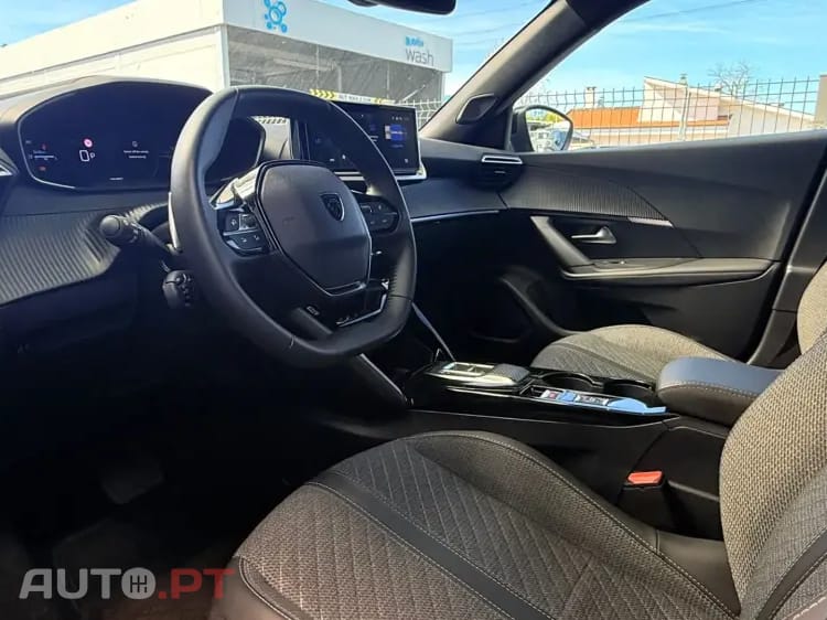 Peugeot 2008 1.2 Hybrid Allure e-DCS6