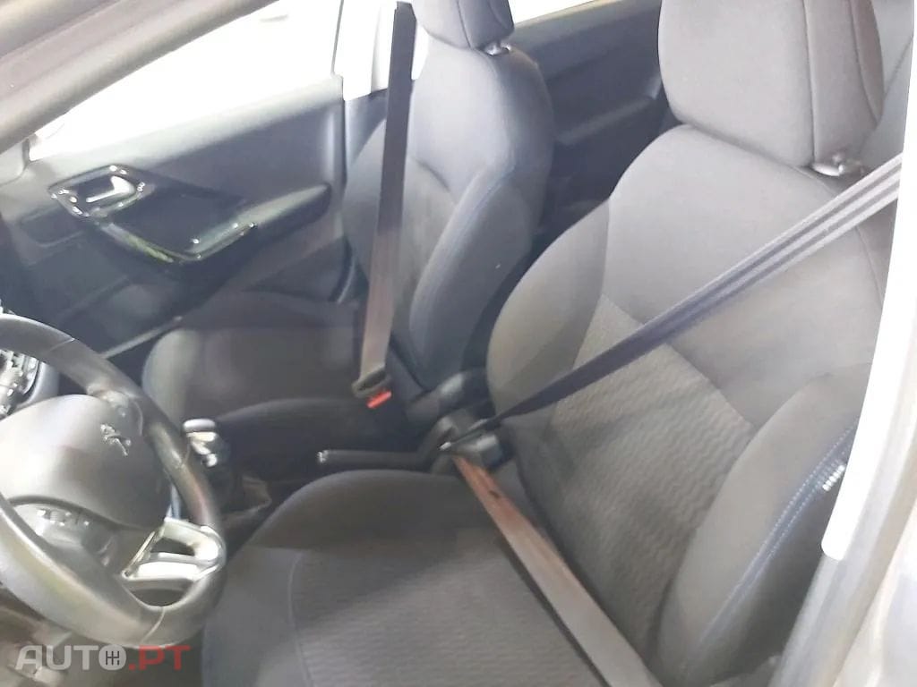 Peugeot 208 1.2 PureTech Signature
