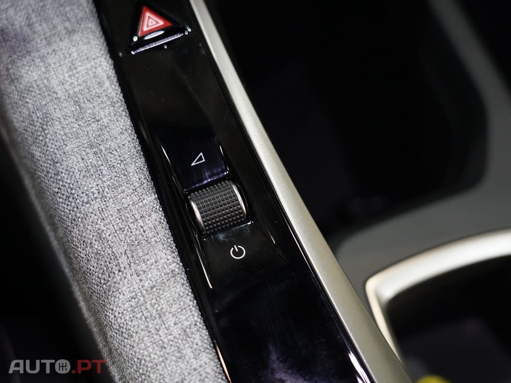 Peugeot 3008 1.2 Hybrid Allure e-DCS6