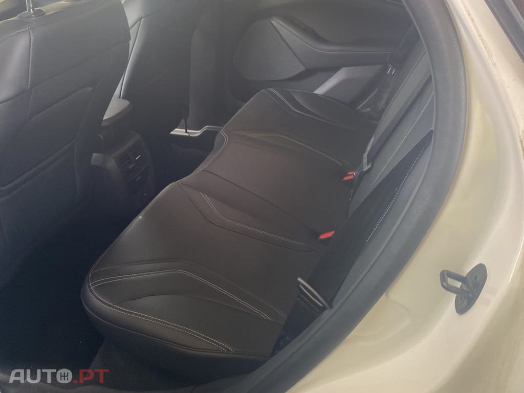 Ford Mustang Mach-E 75.7 kWh Base