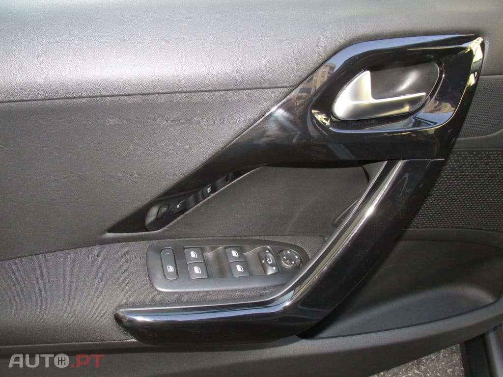 Peugeot 2008 1.2 PureTech Signature
