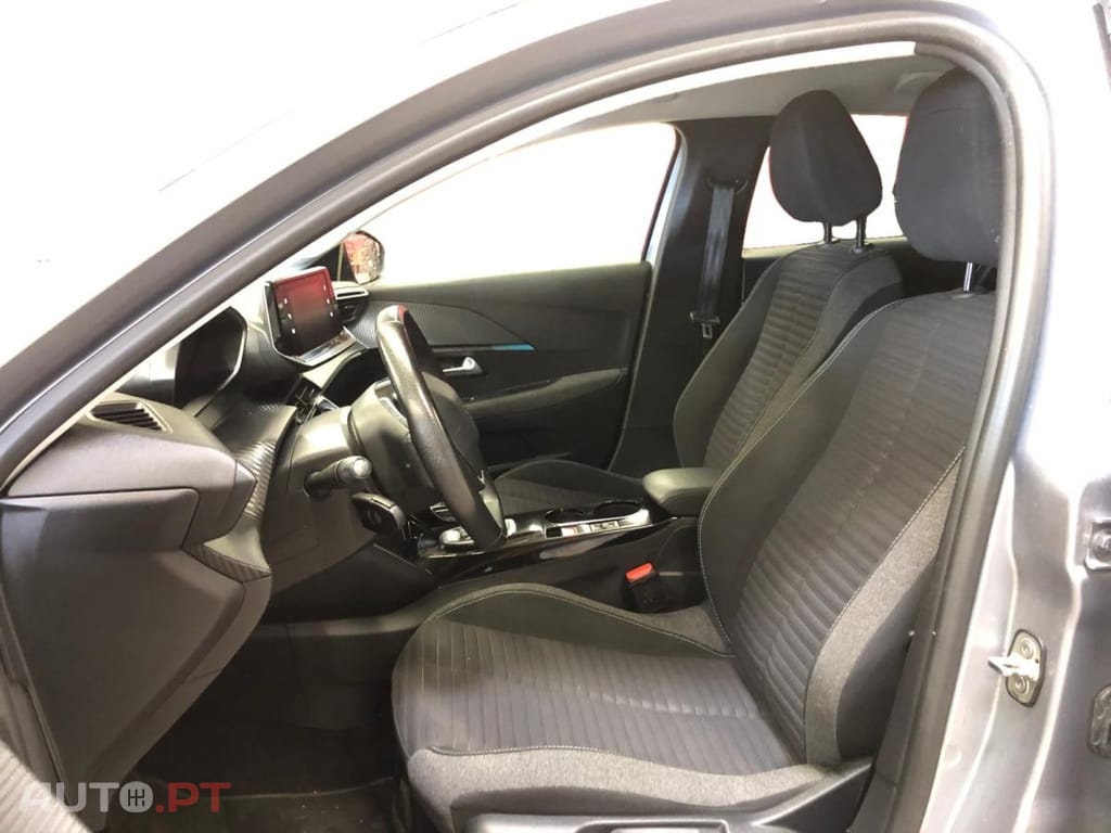 Peugeot E-208 50 kWh Style
