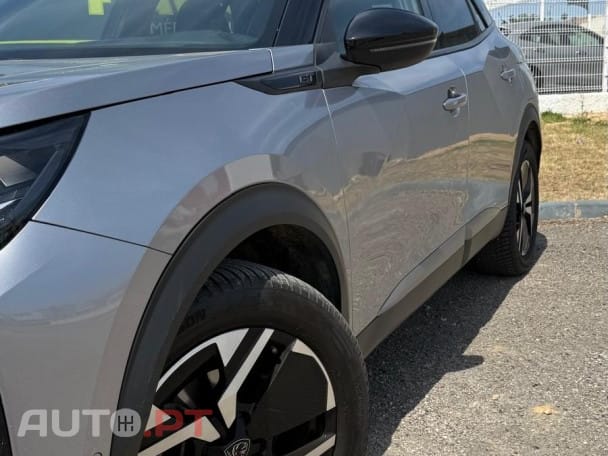 Peugeot 2008 PureTech 130 EAT8 GT